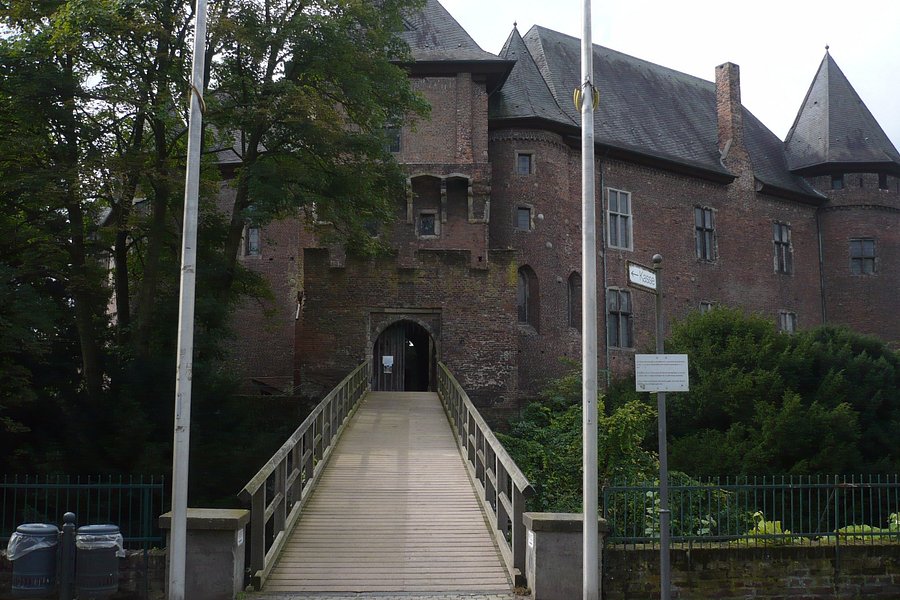 Jagd-Schloss und Burg Linn, in Krefeld. image