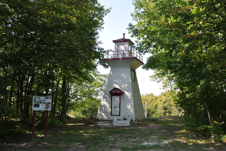 Victoria Harbour Range Rear Lighthouse image