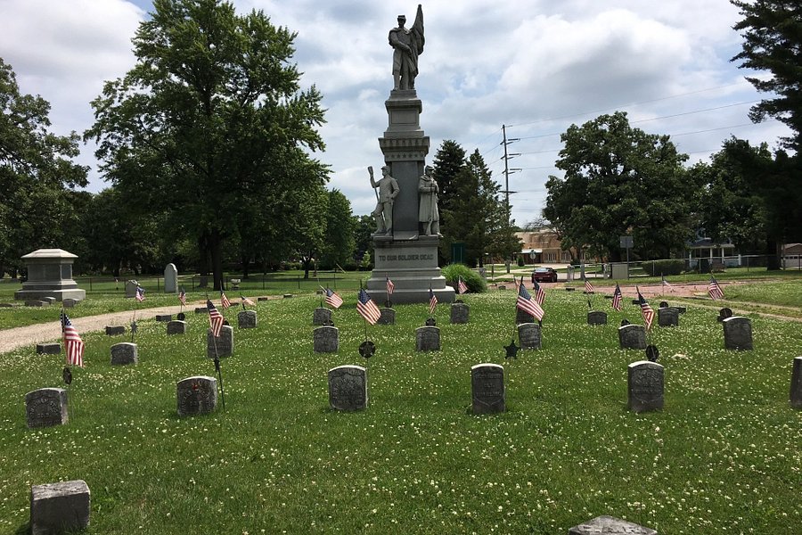 Oakwood and Eastlawn Cemeteries image
