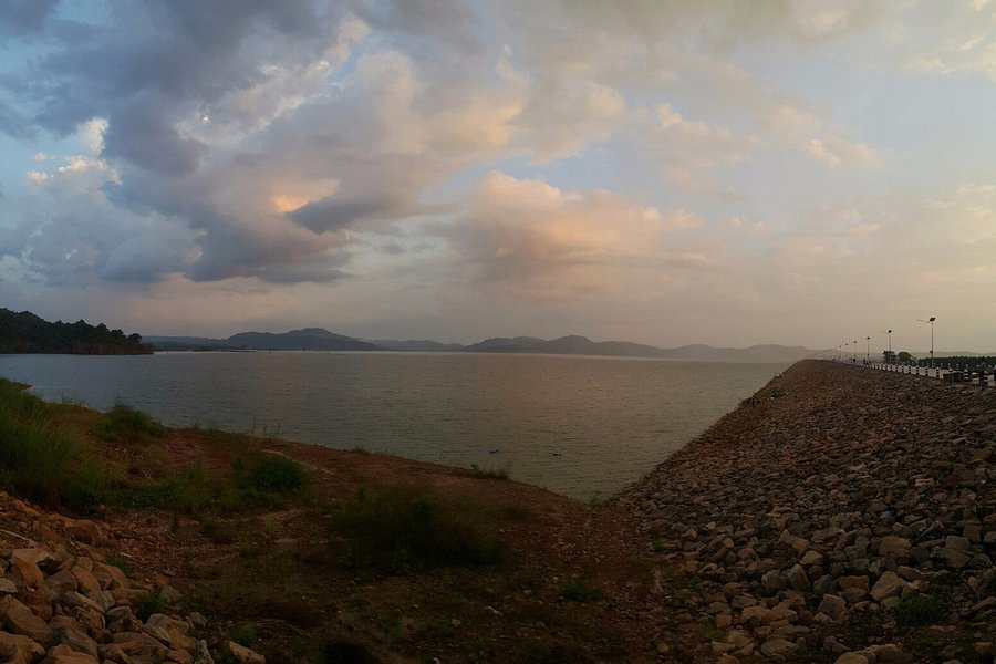 Naruebodindrachinta Reservoir image