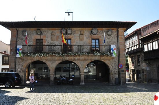 Antiguo Ayuntamiento de Comillas image