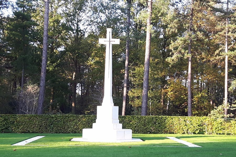 Canadese Oorlogsbegraafplaats Bergen op Zoom image