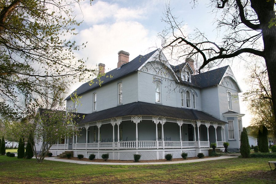 Falcon Rest Mansion & Gardens image