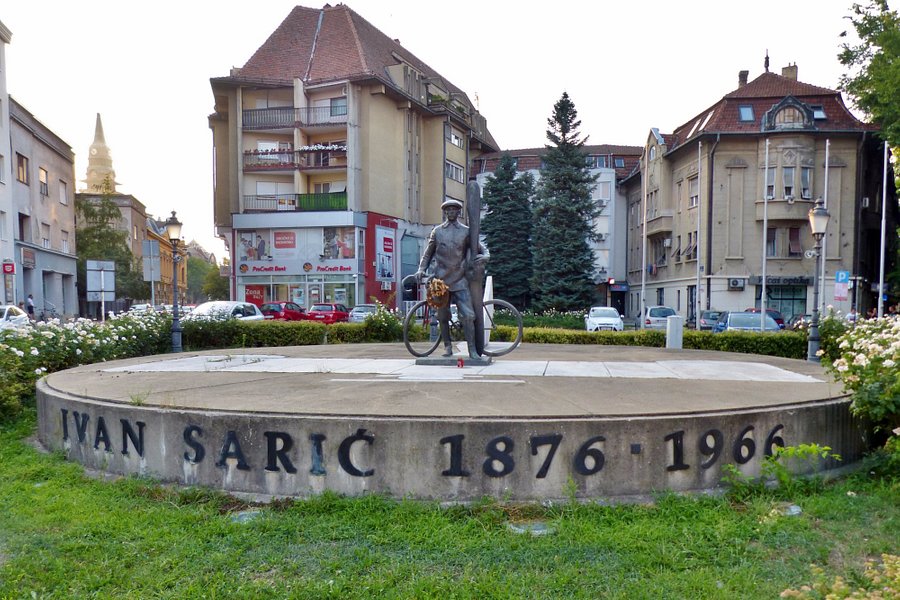 Ivan Sarić Monument image