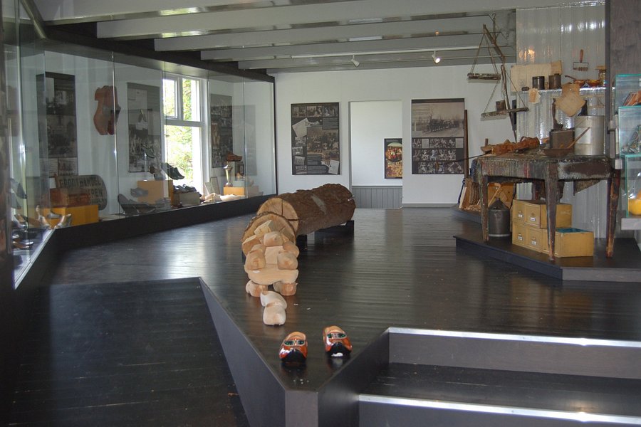 Scherjon's Woodenshoe factory & Museum image