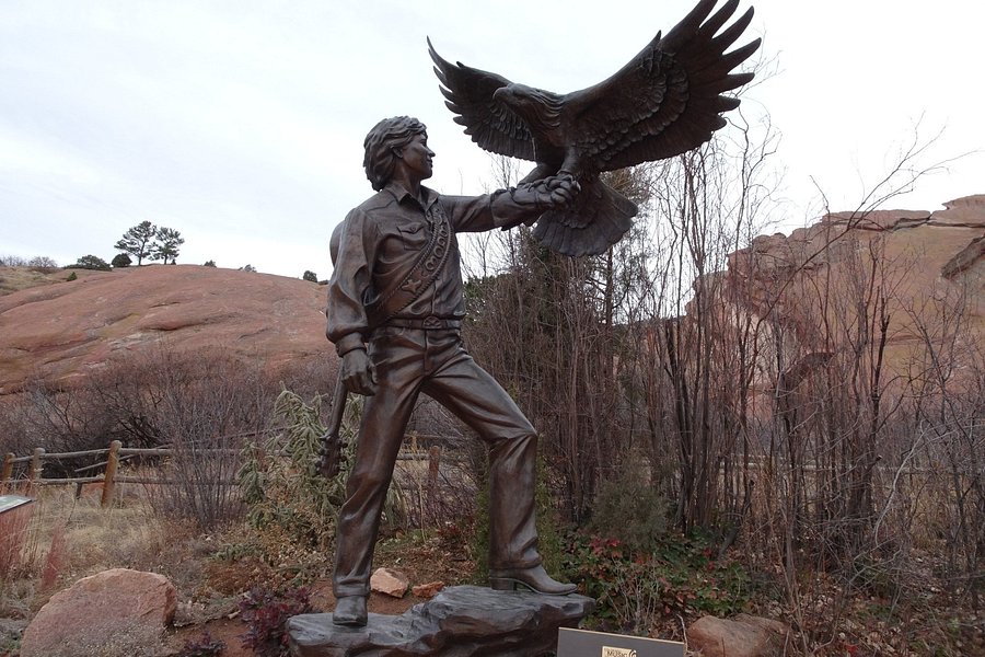 Statue to John Denver image