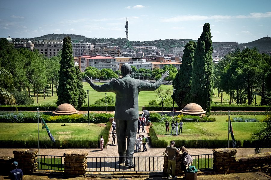Statue of Nelson Mandela image