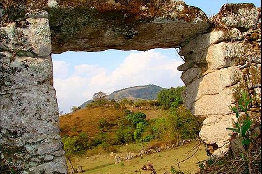 Sitio Arqueologico Ruinas da Casa de Pedra do Gamba image