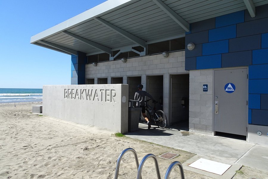 Breakwater Way Beach image