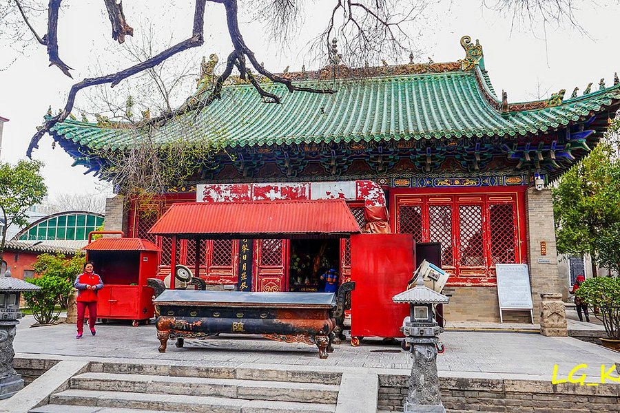 Zhengzhou Town's God Temple image