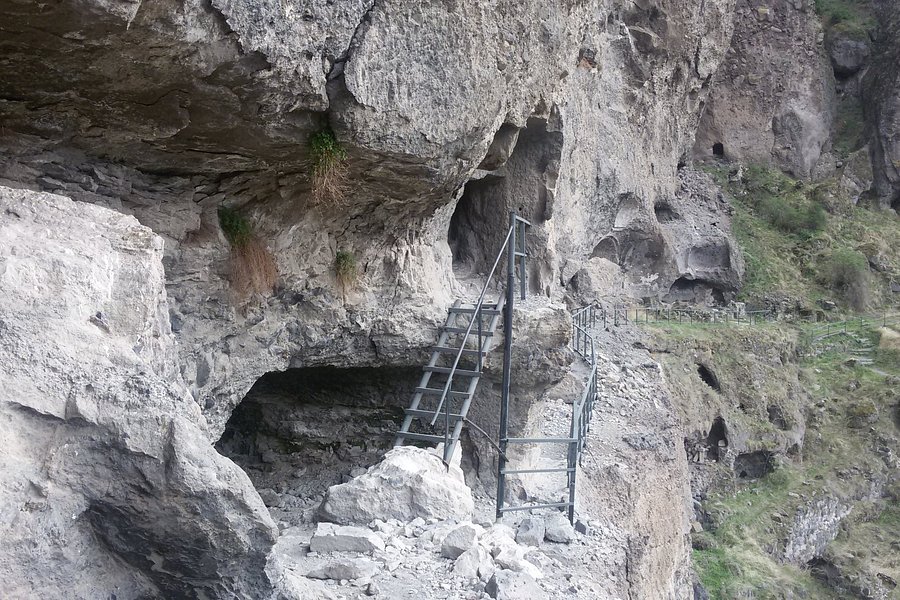 Cave Town Vanis-Kvabebi image