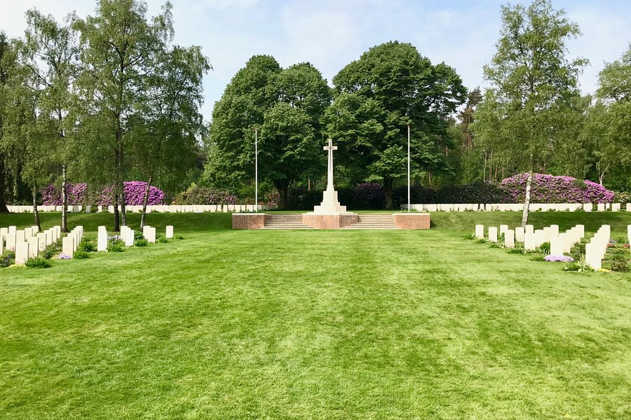 Holten Canadian War Cemetery image