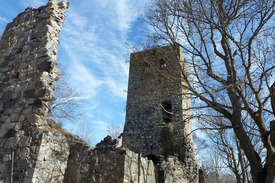 St Pers Church ruin image