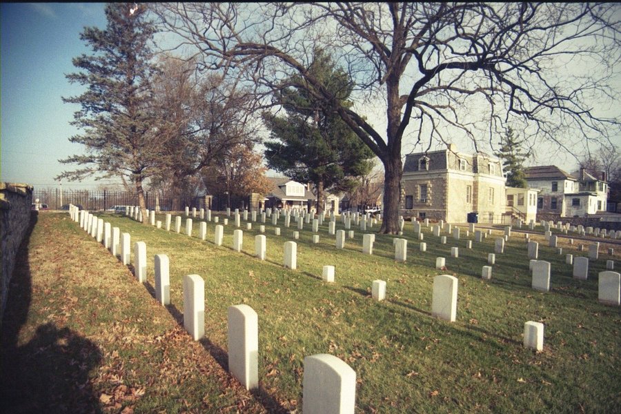 Jefferson City National Cemetery image