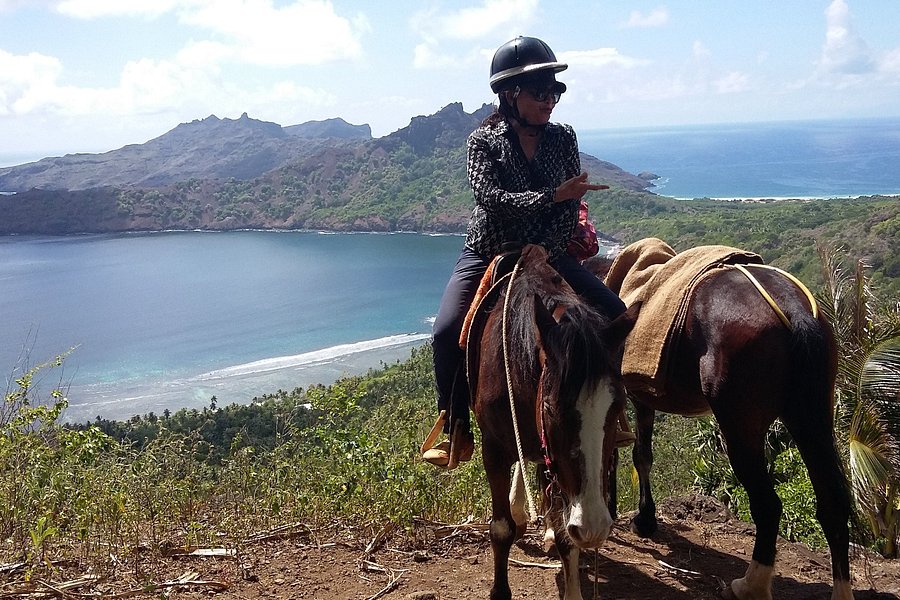 Nuku-Hiva on horseback image