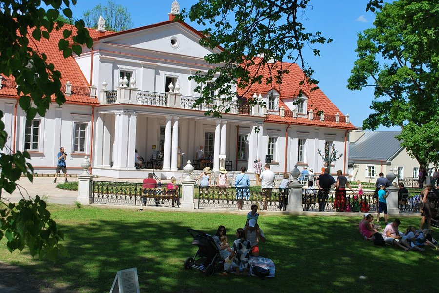 Ilzenberg Manor image