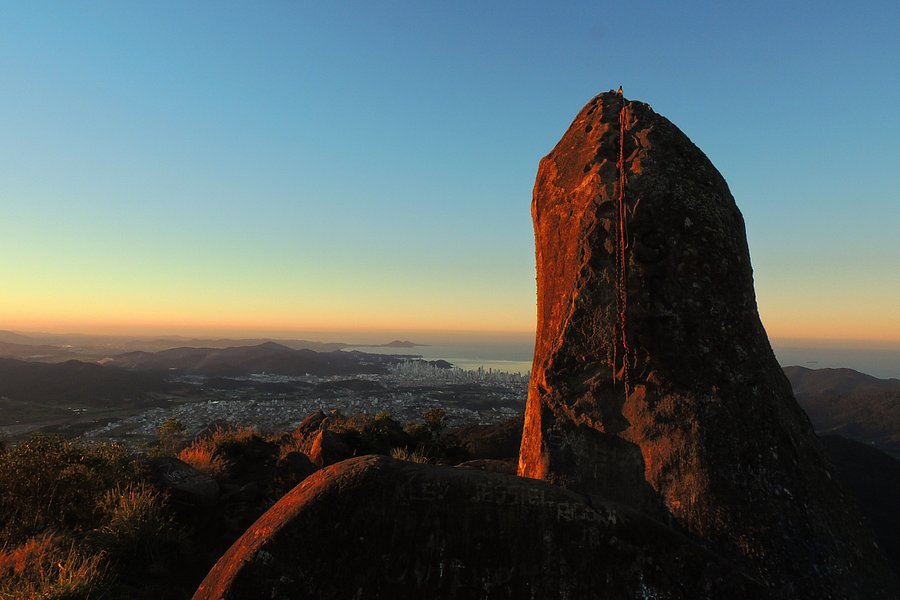 Pico da Pedra image