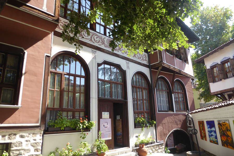 Balabanov House image