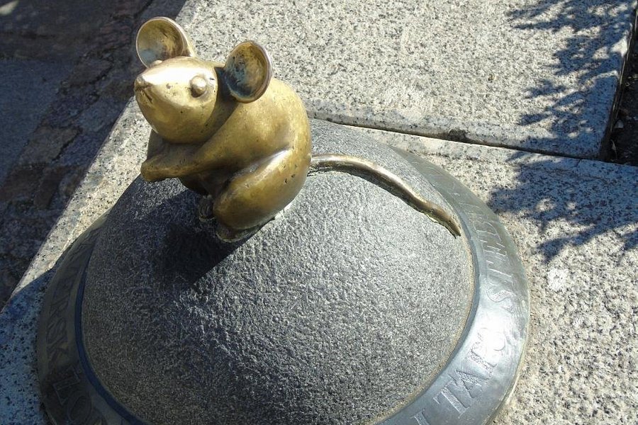 Sculpture Golden Mouse image