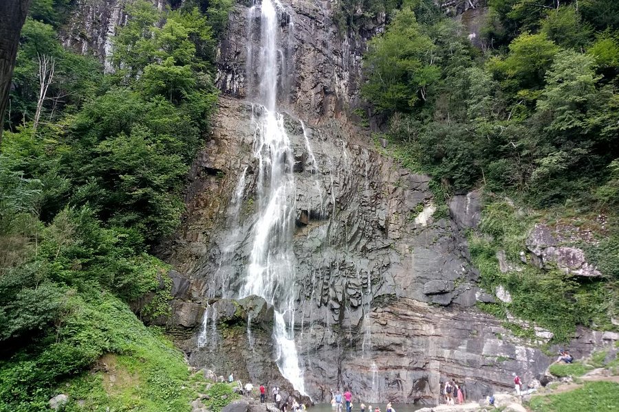 Mencuna Waterfalls image