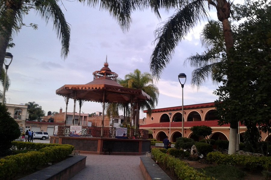 Plaza de Chapala image