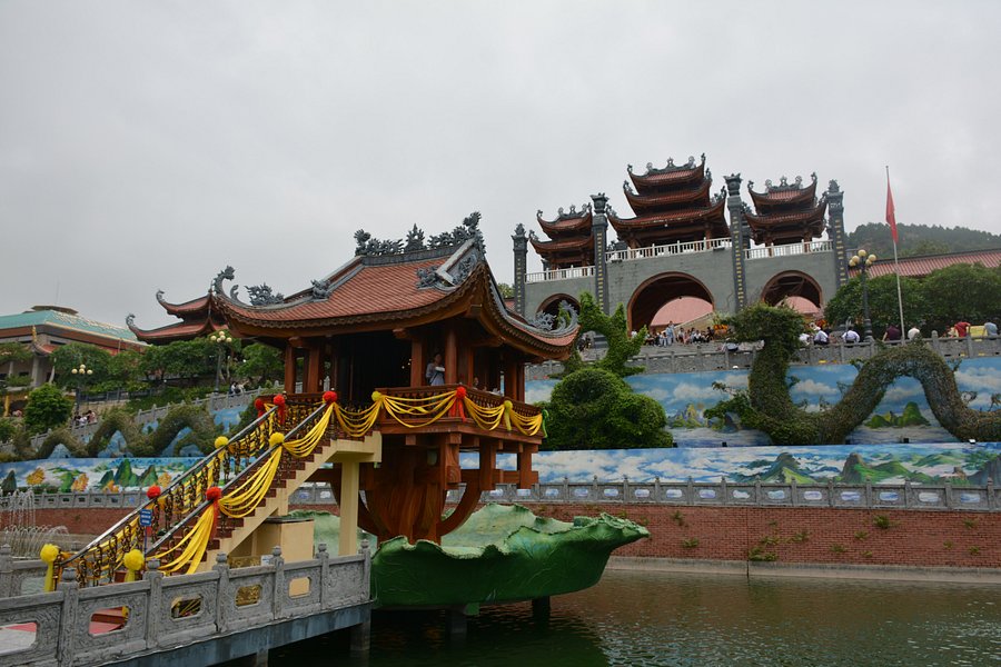 Ba Vang Pagoda image