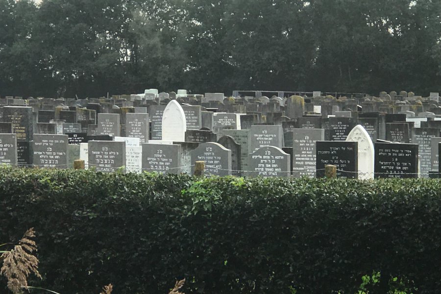 Joodse Begraafplaats Muiderberg image