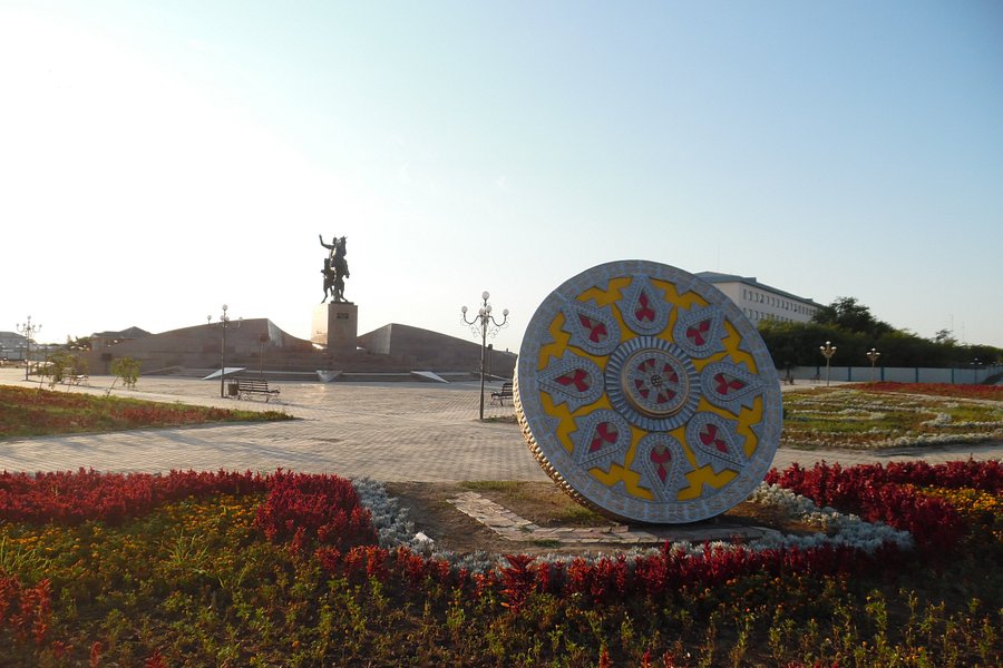 Zhalantos Bakhaduru Monument image
