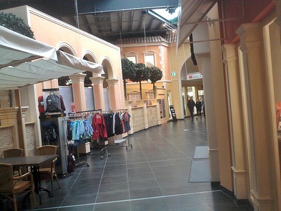 Massen Shopping Center image