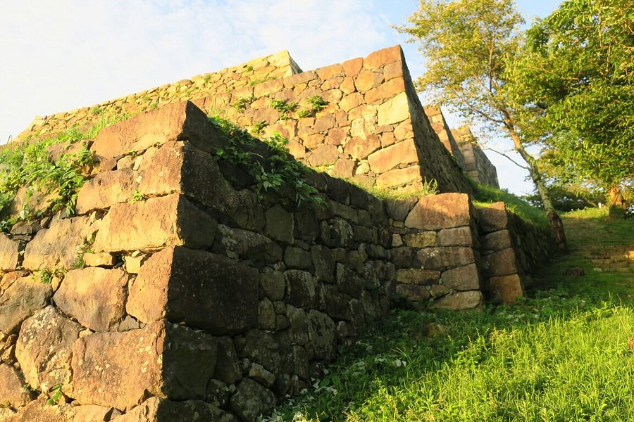 Yonago Castle Ruins image