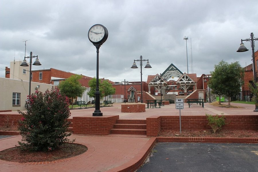 Bristow Historical Depot and Town Square image