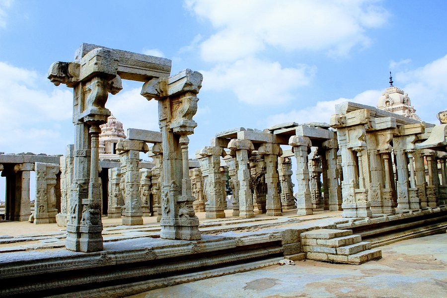 Veerabhadra Swamy Temple Complex image