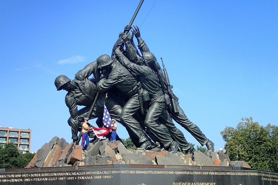 U.S. Marine Corps War Memorial image