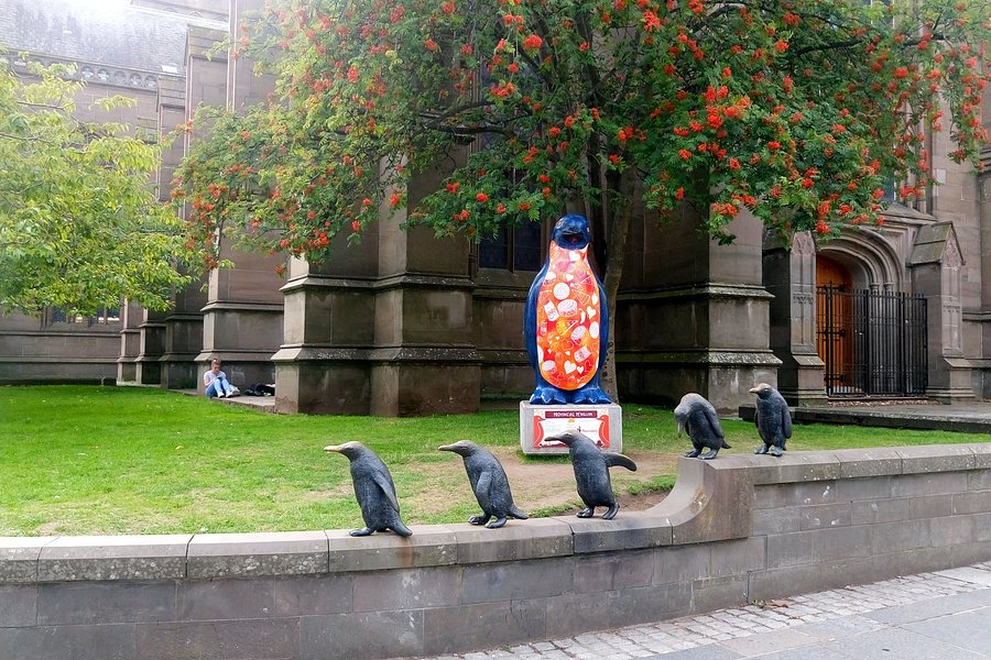 Penguin Statues image