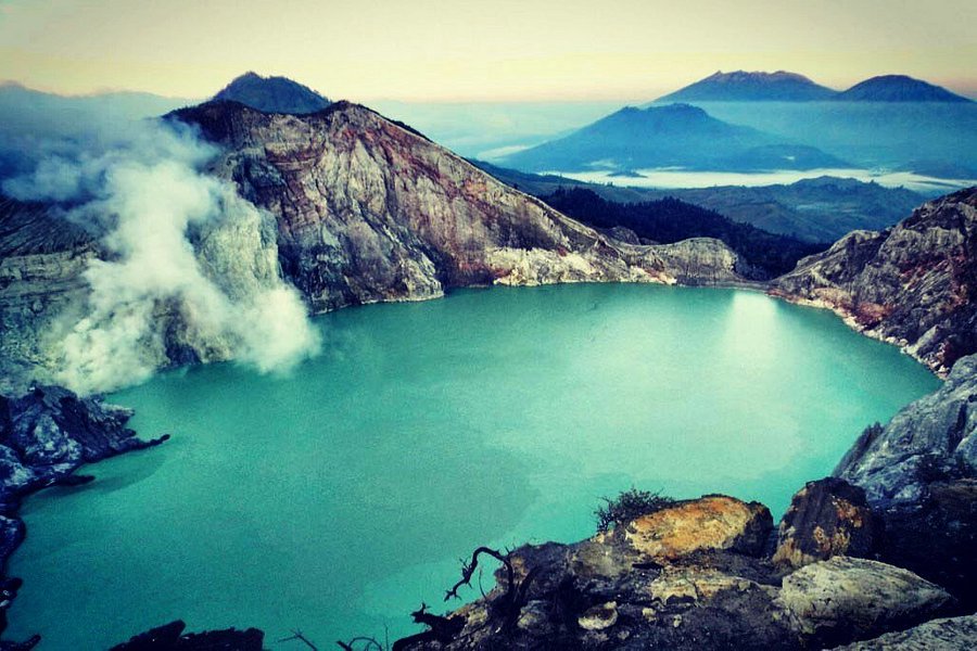 Ijen Crater image