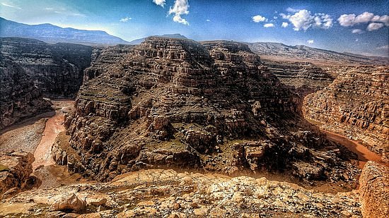 Darreh-khazineh canyon image