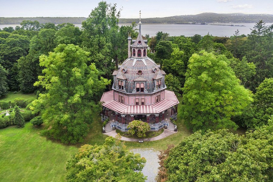 The Armour-Stiner Octagon House image