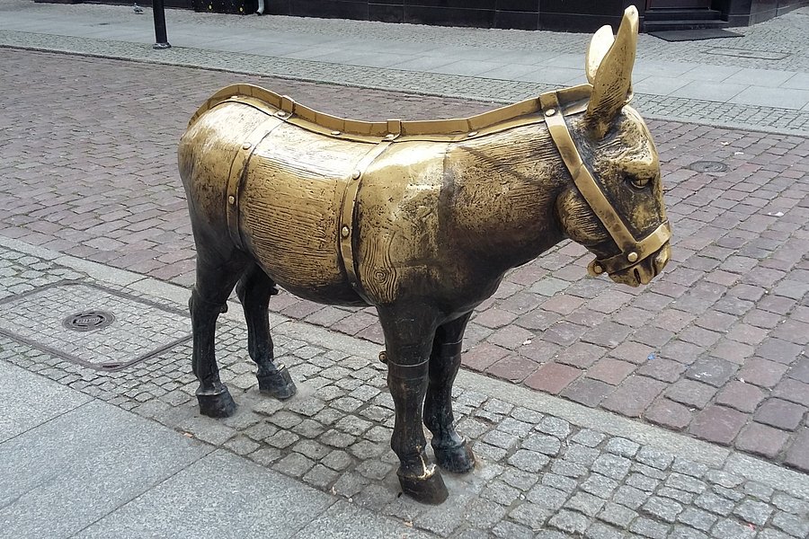 Monument to Donkey image