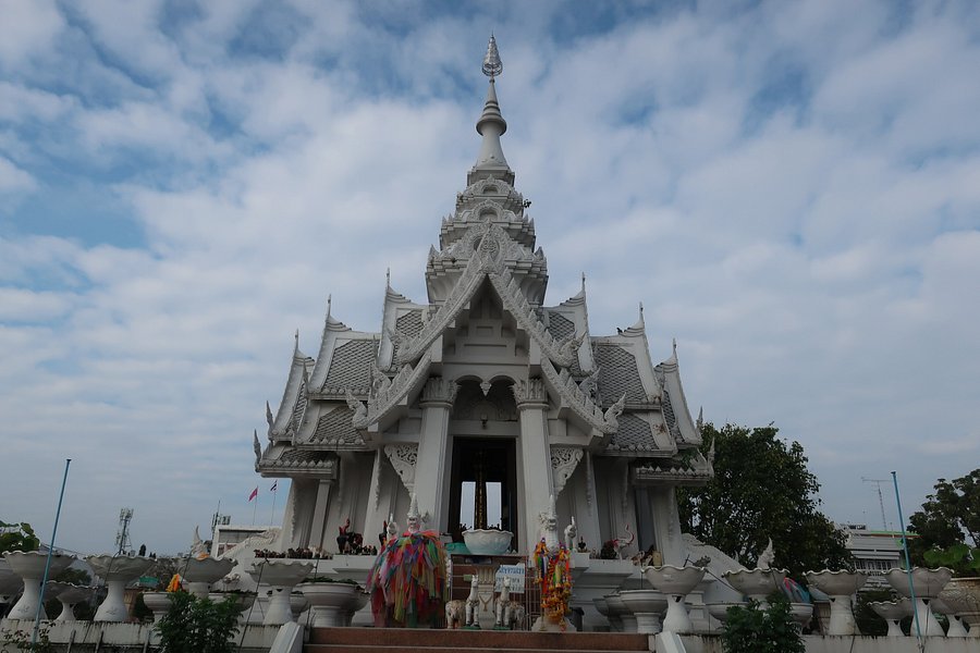Lak Muang Phayao Shrine image