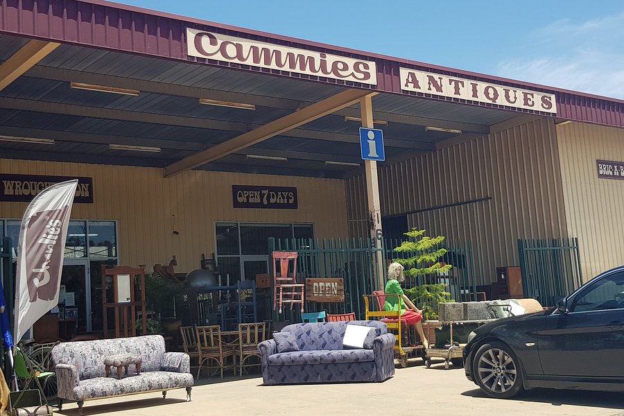 Cammies Antiques and Collectables image