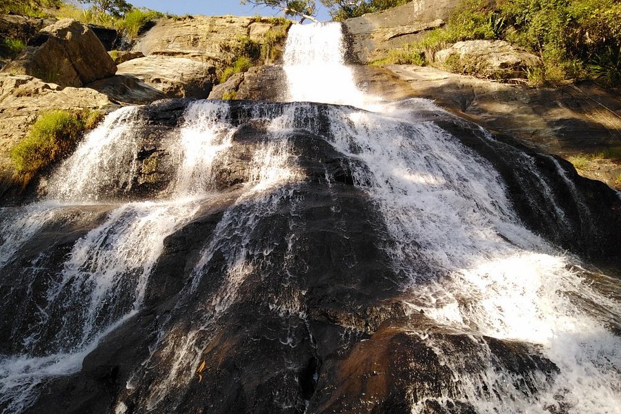 Diyaluma Falls image
