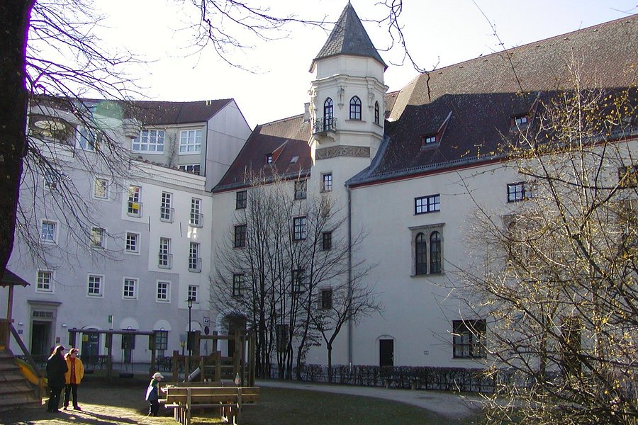 Schloss Polheim image