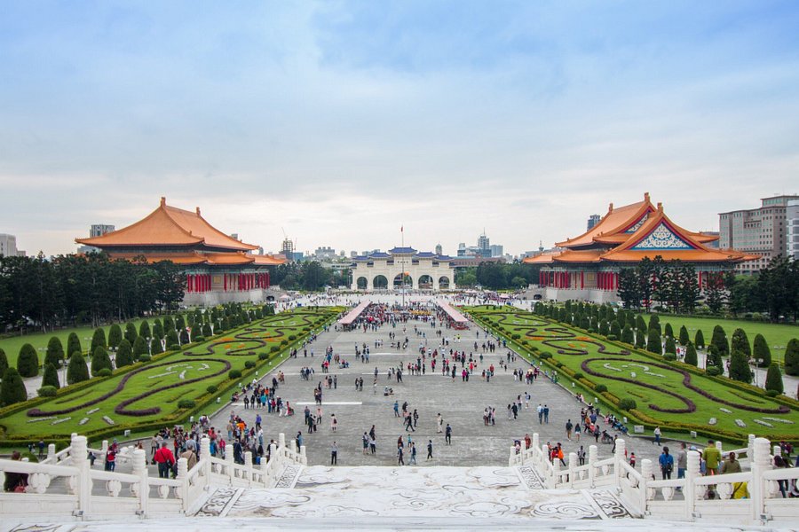 Chiang Kai-shek Memorial Hall Park image