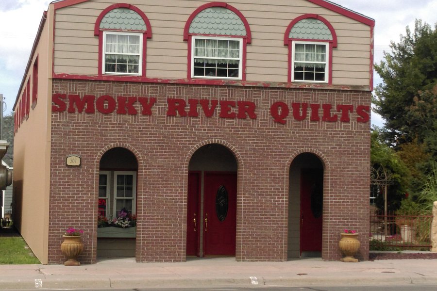 Smokey River Quilt Shoppe image