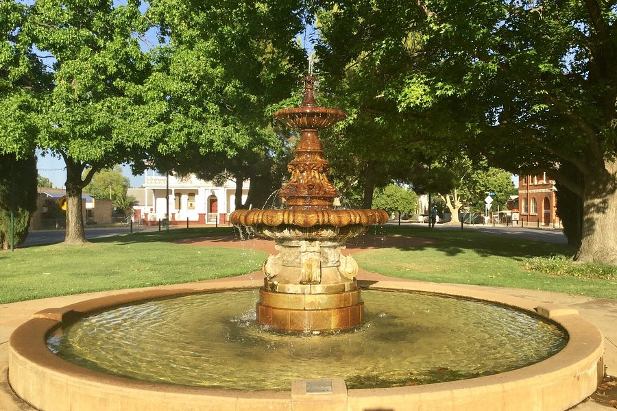 The Royal Doulton Hankinson Memorial Fountain image
