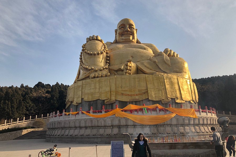 Thousand-buddha Cliff Statues image