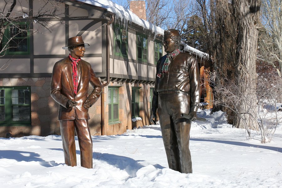 Dr. J. Robert Oppenheimer and General Leslie Statues image