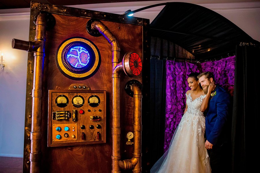The Looking Glass Photo Booths image