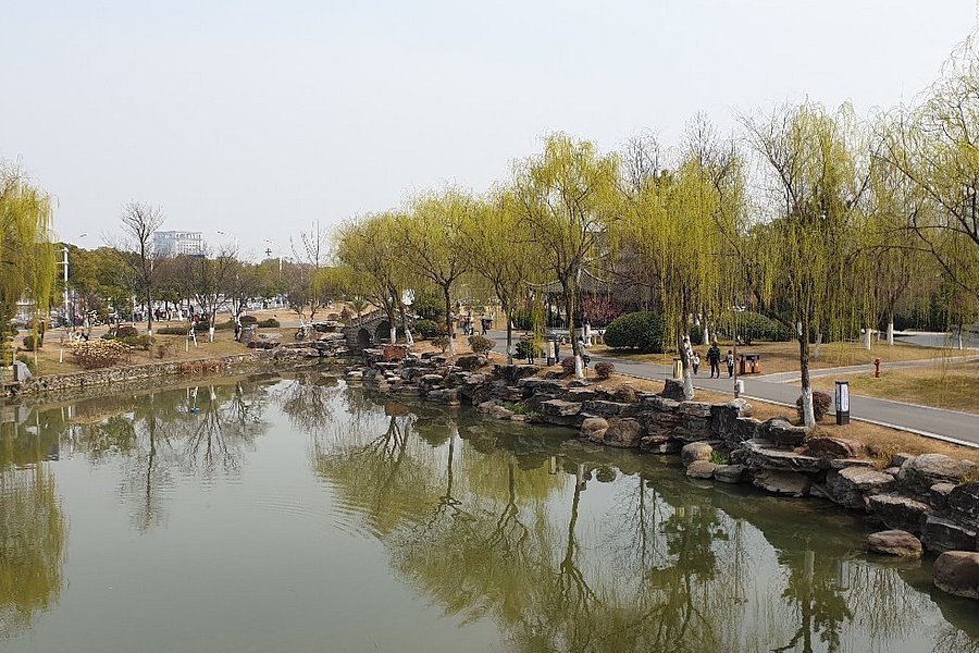 FuZhuangCheng BuXingJie image