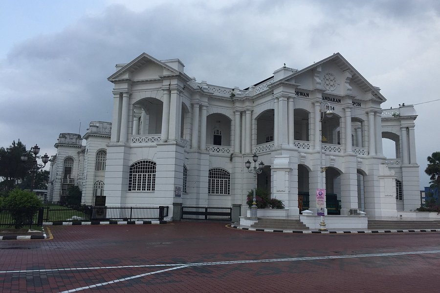 Ipoh Town Hall and Old Post Office image